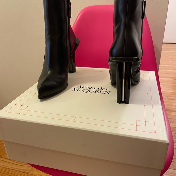 Alexander McQueen black leather boots - Picture 6 of 8